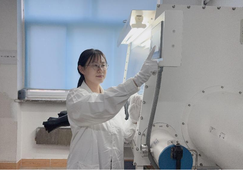 科研一线丨石爽爽：晶体成长虽慢，但每一步都通向光的将来